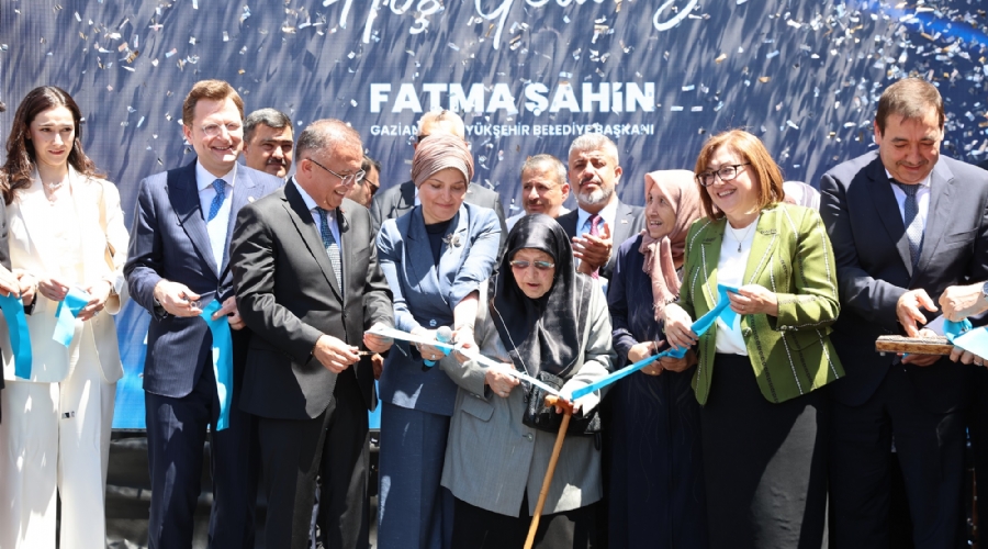 meralbeyhan_uslu_alzheimer_merkezini_hizmete_acti.jpg